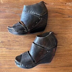 Jessie Bed Stu Wedges